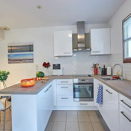 Villa In France With Private Garden & Bbq Salles (Gironde)